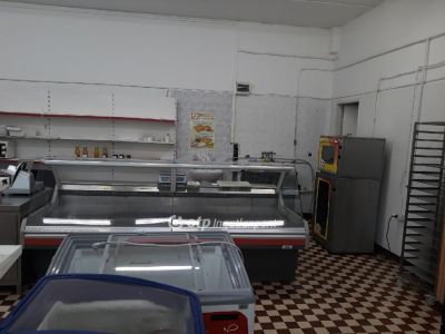 Eladó utcai bejáratú üzlethelység Debrecen