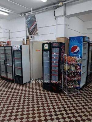 Eladó utcai bejáratú üzlethelység Debrecen
