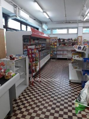 Eladó utcai bejáratú üzlethelység Debrecen