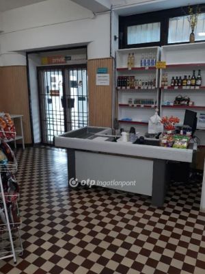 Eladó utcai bejáratú üzlethelység Debrecen