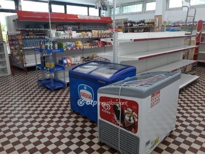 Eladó utcai bejáratú üzlethelység Debrecen
