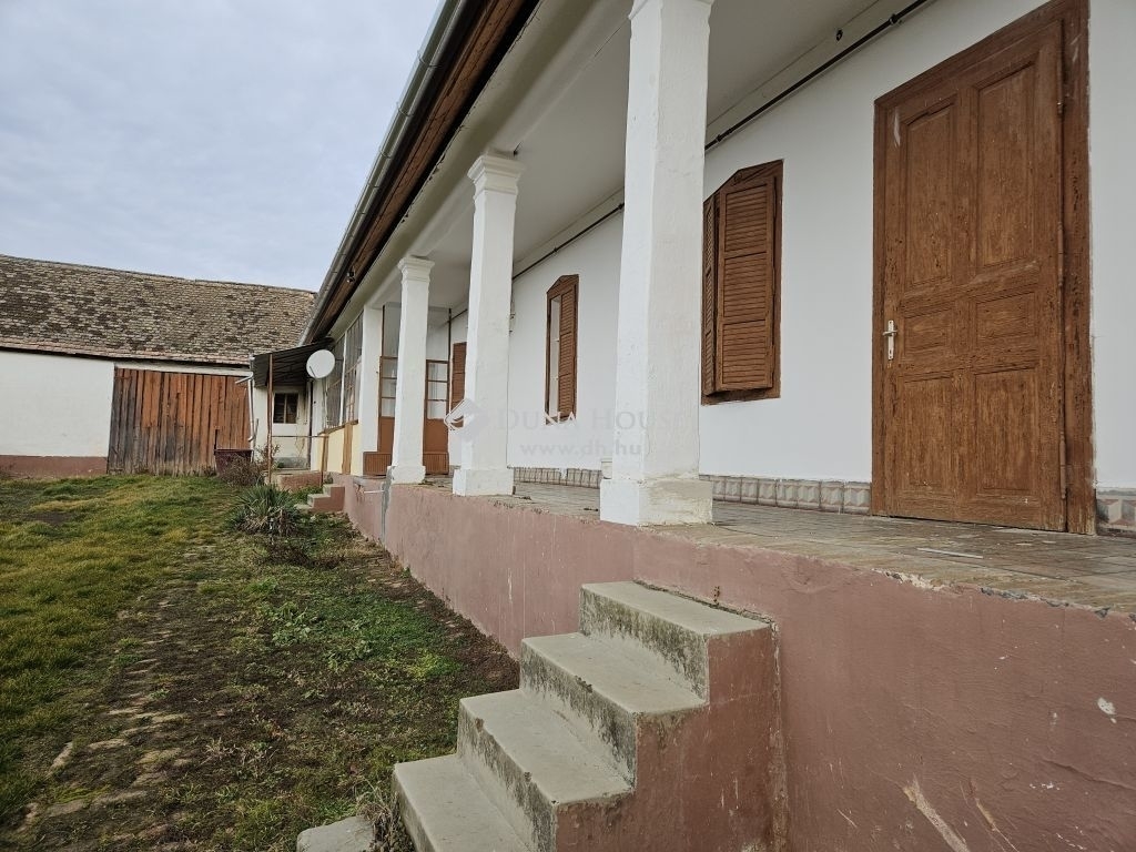 Eladó családi ház Véménd