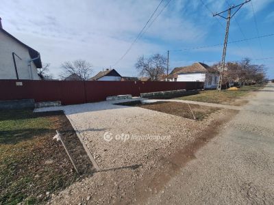 Eladó családi ház Karcag