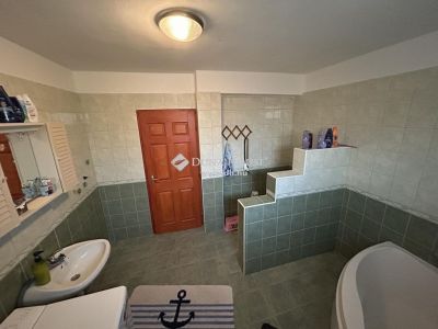 Eladó családi ház Dömsöd