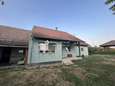 Eladó családi ház Dömsöd