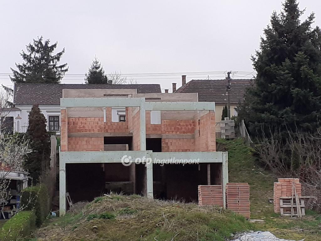 Eladó családi ház Balatonberény