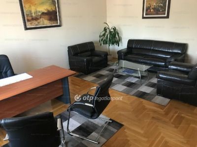 Kiadó irodahelység irodaházban Veszprém