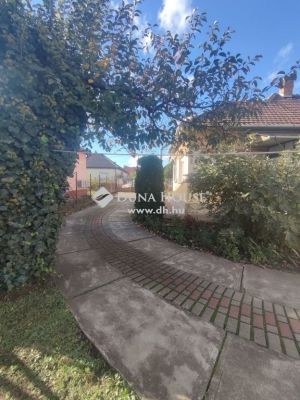 Eladó családi ház Szolnok