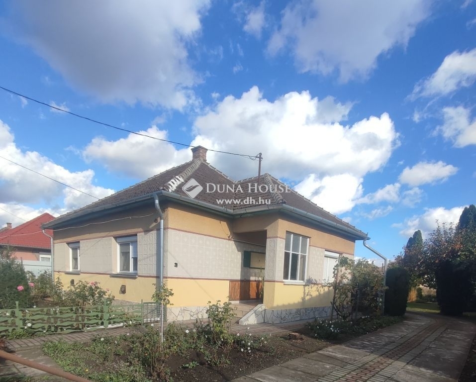 Eladó családi ház Szolnok