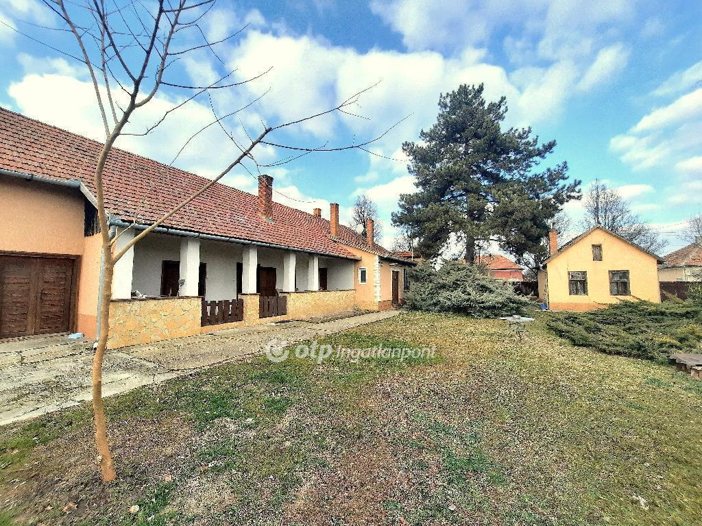 Eladó családi ház Tiszakécske