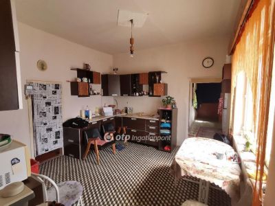 Eladó családi ház Békéscsaba
