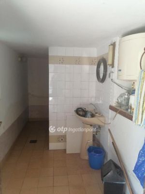 Eladó családi ház Felsőlajos