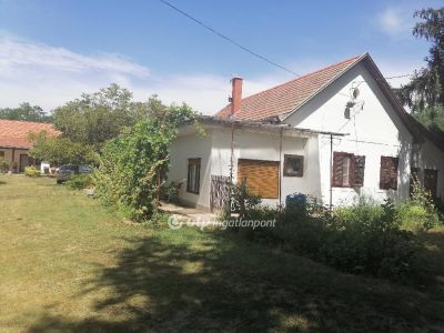 Eladó családi ház Felsőlajos