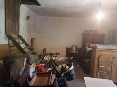 Eladó családi ház Felsőlajos
