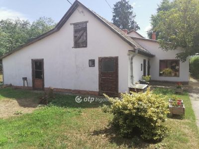 Eladó családi ház Felsőlajos