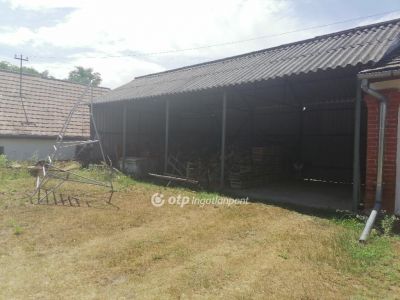 Eladó családi ház Felsőlajos