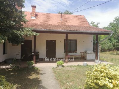 Eladó családi ház Felsőlajos