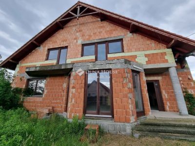 Eladó családi ház Tura