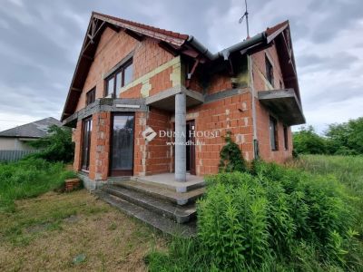 Eladó családi ház Tura