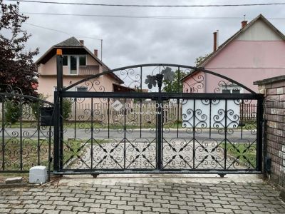 Eladó családi ház Majosháza