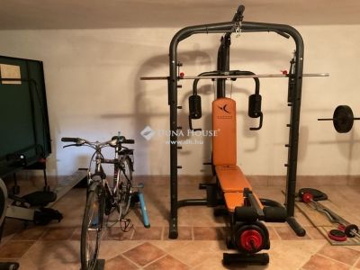 Eladó családi ház Majosháza