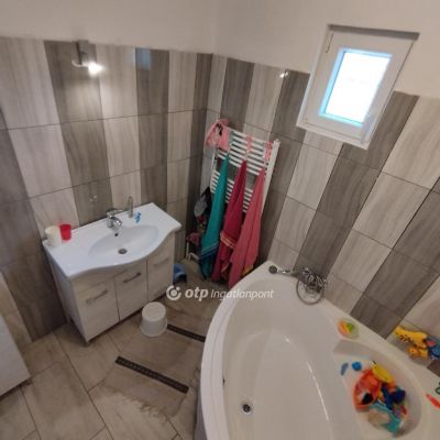 Eladó családi ház Mezőkeresztes