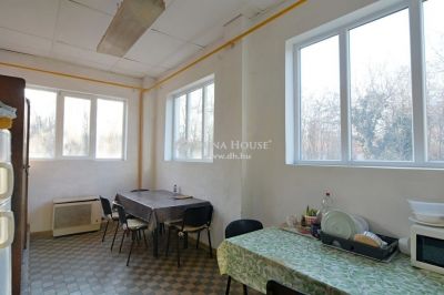 Eladó műhely Kecskemét