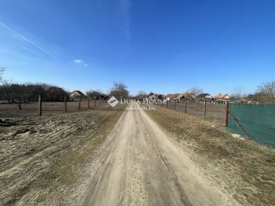 Eladó nyaraló Tápiószentmárton