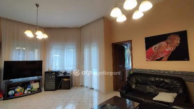 Eladó családi ház Budapest