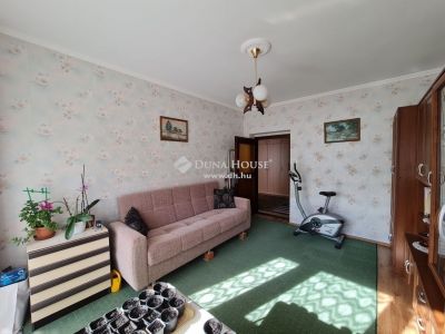 Eladó családi ház Százhalombatta