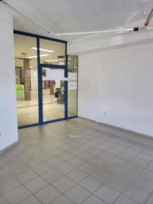 Eladó üzlethelység üzletházban Pécs
