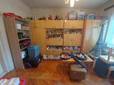 Eladó családi ház Debrecen