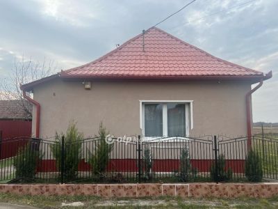 Eladó családi ház Újszász