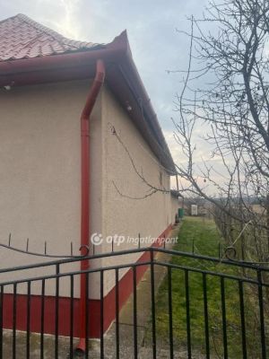Eladó családi ház Újszász