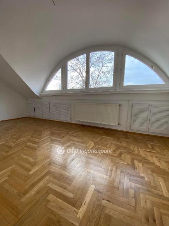 Eladó családi ház Budapest
