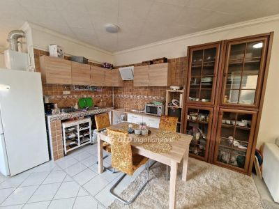 Eladó családi ház Szirmabesenyő