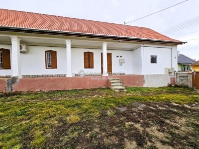 Eladó családi ház Véménd