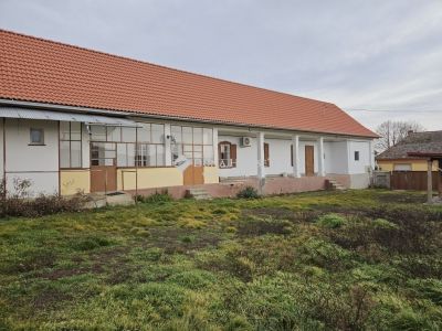 Eladó családi ház Véménd