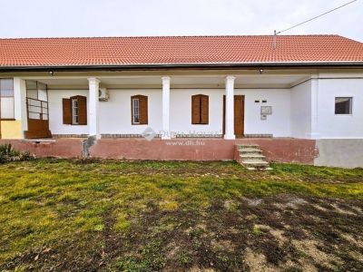 Eladó családi ház Véménd