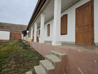 Eladó családi ház Véménd