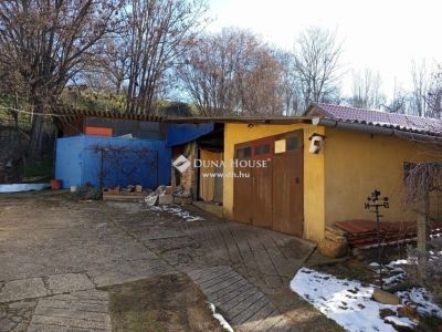 Eladó családi ház Komló