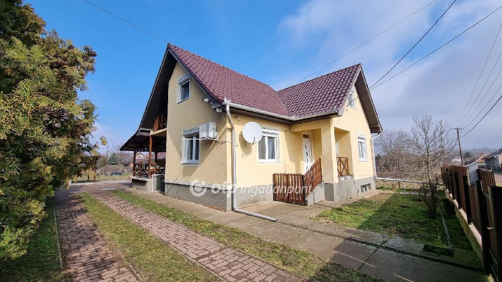 Eladó családi ház Tiszacsege