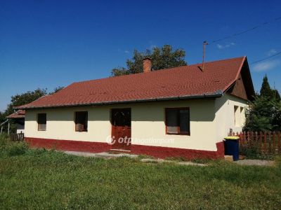 Eladó családi ház Jászfényszaru