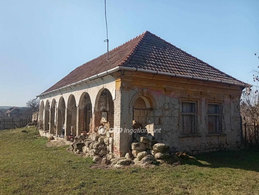 Eladó családi ház Kerecsend