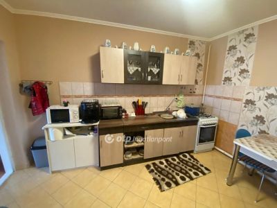 Eladó családi ház Poroszló