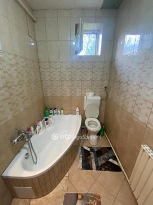 Eladó családi ház Poroszló