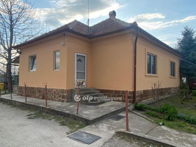 Eladó családi ház Poroszló