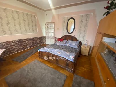 Eladó családi ház Poroszló
