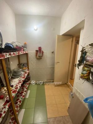 Eladó családi ház Poroszló