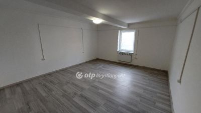 Eladó családi ház Karcag